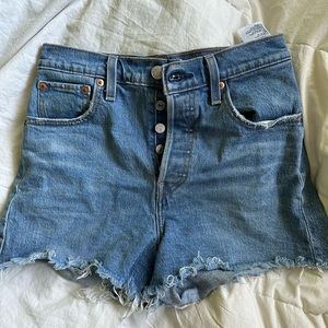 Levi’s Ribcage jeans.